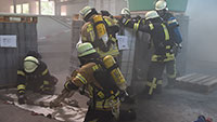Ernstfall war nur angenommen – Baden-Badener und Bühler Feuerwehren suchten in verrauchten Gebäuden