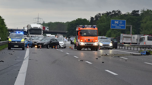Autobahn bei Baden-Baden Richtung Norden am Freitag voll gesperrt – Unfall mit vier Verletzten