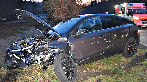 Schwerer Unfall an der Wolfsschlucht in Baden-Baden – Eine Person verletzt