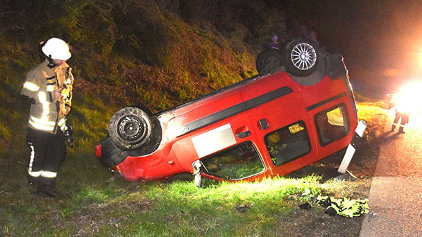 Auto auf Autobahn bei Baden-Baden umgekippt – Fahrer leicht verletzt