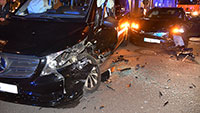 Einzelheiten zu Unfall in Lichtentaler Straße – Polizei: „Porsche-Fahrer erhöhte Geschwindigkeit erheblich“ – Verletzte und 70.000 Euro Schaden