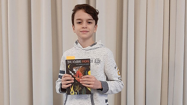 Schulentscheid beendet: Aron Osmani gewinnt Vorlesewettbewerb der 6. Klasse des MLG