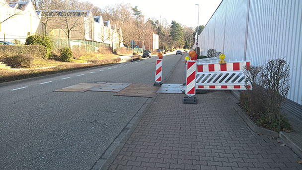 Gehwegeinbruch wird vorläufig geheilt – Provisorische Lösung in der Goethestraße Gehwegeinbruch wird vorläufig geheilt – Provisorische Lösung in der Goethestraße