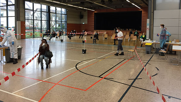 Schnelltests für 236 Wahlhelfer in Baden-Baden – DRK, THW und Bergwacht im Einsatz