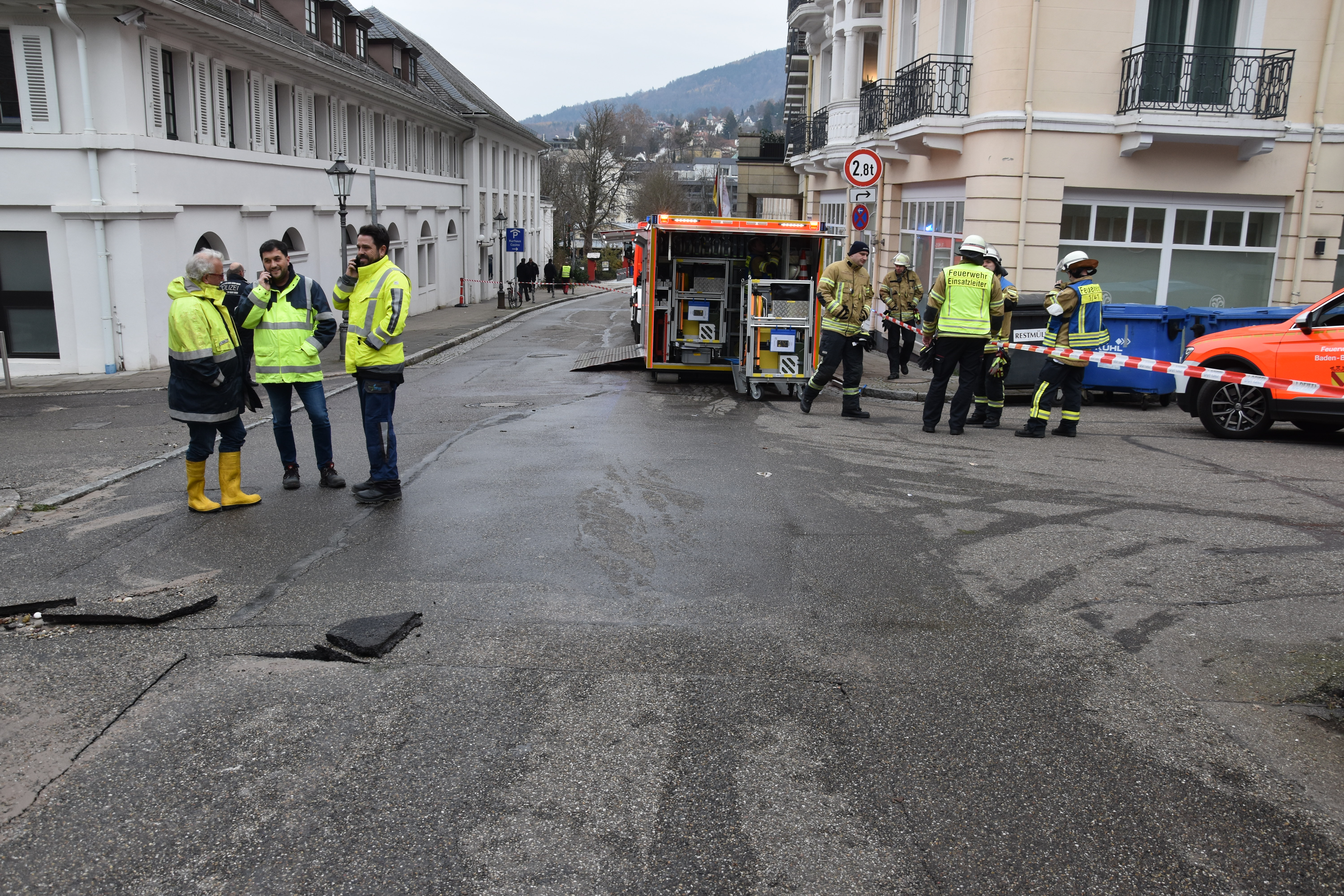 Wasserrohrbruch in der Werderstraße – Stadtwerke Baden-Baden: „Größere Mengen Wasser ausgetreten“