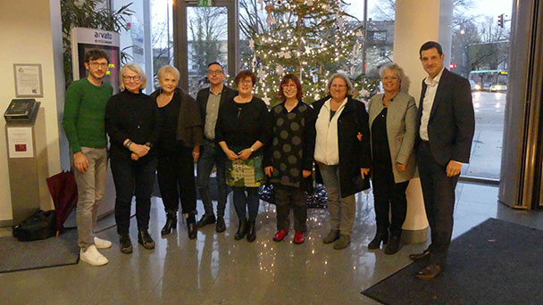 Arvato Baden-Baden mit Zeichen zu Weihnachten – Unterstützung für Cora, Frauen- und Kinderschutzhaus, Theodor-Heuss-Förderschule, Caritasverband Baden-Baden, Power ohne Gewalt