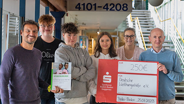 Prima Idee von Baden-Badener Schülern – RWG sammelt mit Pfandflaschen Geld für Welthungerhilfe