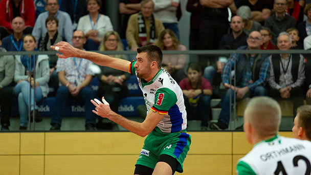 Bühler Volleyball-Bundesligisten beenden das Jahr siegreich – 1.700 Zuschauer in ausverkaufter Halle