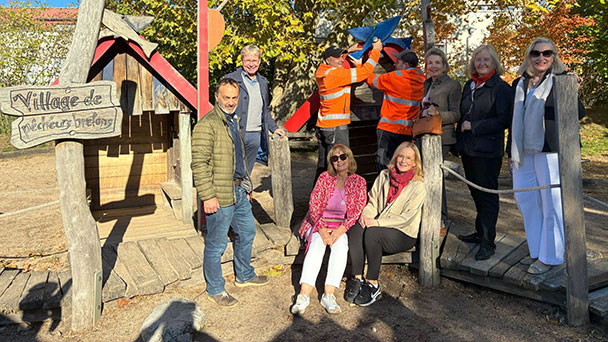 Da freuen sich die Kinder in der Cité – Inner Wheel Club Baden-Baden Favorite spendet für Spielplatz