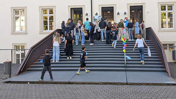 Klosterbuben und Klostermädels – 76 Fünftklässler starten an der Klosterschule in Baden-Baden