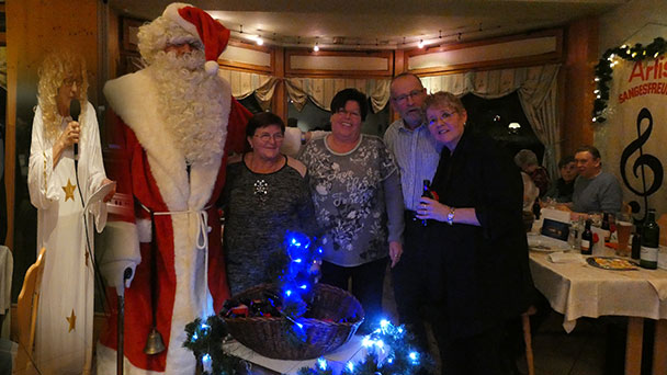 Weihnachtsfeier „Artis Sangestreff“ Volksliedersingen - Besuch vom Nikolaus mit seinem Engel 