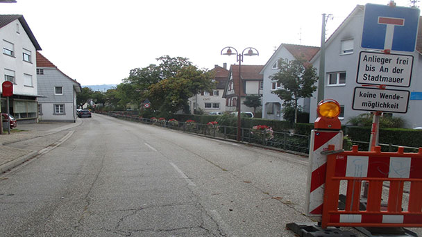 Sechs Monate Bauarbeiten in Steinbach – Alles neu: Mauerkrone, Geländer, Natursteinmauer, Beleuchtung