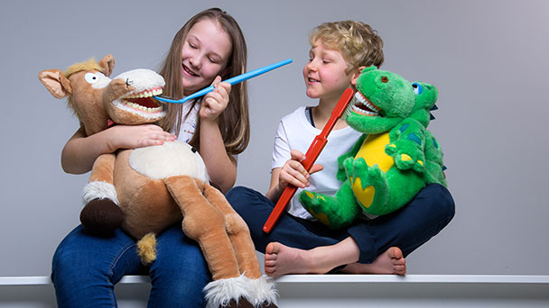 Patenzahnärzte für Kitas gesucht – Angebot von Zahnmedizinische Gruppenprophylaxe in 140 Kindergärten und 80 Grundschulen – Nicht alle Kinderzähne sind gesund!