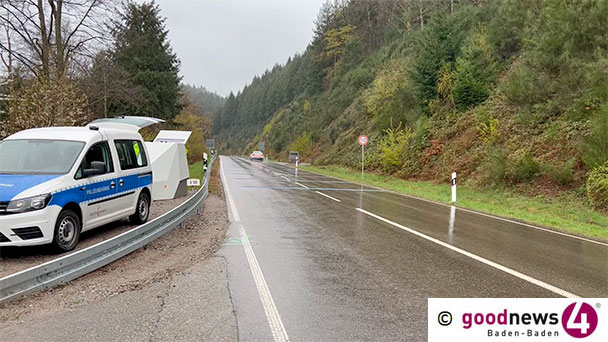 Unbeliebte Radaranlage an der Schwarzwaldhochstraße – Enforcement Trailer mit Farbe besprüht Unbeliebte Radaranlage an der Schwarzwaldhochstraße – Enforcement Trailer mit Farbe besprüht