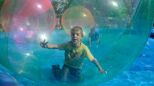 Deftiger Maimarkt in Gaggenau – Auch Sultan Ahmet Moschee mit türkischen Spezialitäten im Einsatz