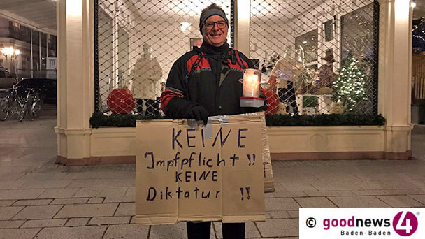 Einsamer Demonstrant vor dem Christkindelsmarkt – „Keine Impfpflicht, keine Diktatur“