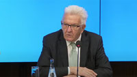 Winfried Kretschmann mit klarem Bekenntnis – „Verbrennen von Israel-Fahnen fällt nicht unter die Meinungsfreiheit – „Existenzrecht des Staates Israel gehört zur Staatsraison der Bundesrepublik Deutschland“