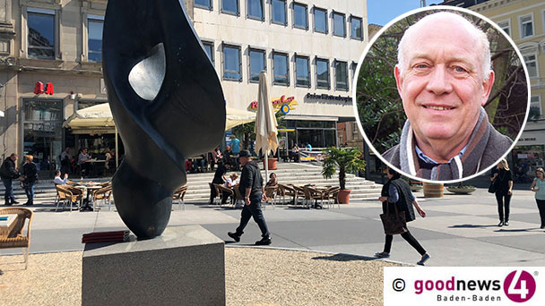 Stadtrat Werner Schmoll bittet um ein bisschen Freiraum für das Kunstwerk auf dem Leopoldsplatz – „Umzingelt von Tischen, Stühlen, Gästen“