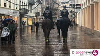 Polizeipferde in Baden-Badener Fußgängerzone – Kein konkreter Grund für Einsatz erkennbar – Aber ein Zitat von Clint Eastwood