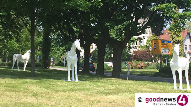 Weißes Rennbahn-Pferd geklaut und durch Balzenbergstraße getragen Weißes Rennbahn-Pferd geklaut und durch Balzenbergstraße getragen