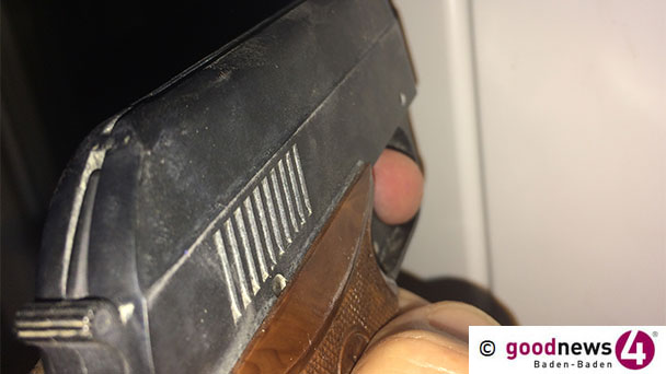 Mit Pistole hantiert auf an Baum Gefesselten gezielt – Größerer Polizeieinsatz im Karlsruher Schloßgarten – Rapper drehen Film Mit Pistole hantiert auf an Baum Gefesselten gezielt – Größerer Polizeieinsatz im Karlsruher Schloßgarten – Rapper drehen Film