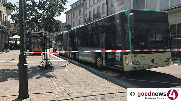 Baden-Baden Leopoldsplatz gesperrt – Linienbus an Poller hängengeblieben – Großer Sachschaden