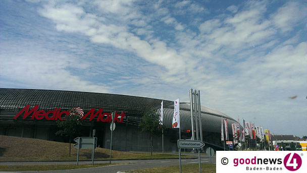 Rabiate Einbrecher in der Shopping Cité - Sechs Polizeiautos und Polizeihund im Einsatz Rabiate Einbrecher in der Shopping Cité - Sechs Polizeiautos und Polizeihund im Einsatz