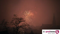 Feuerwerk in der Innenstadt – Gegenüber der Stadtverwaltung Baden-Baden angezeigt