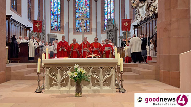 Sanierung und Versöhnung – Stiftskirche Baden-Baden in neuem Glanz – Margret Mergen zur Rechten von Oberbürgermeister Späth Sanierung und Versöhnung – Stiftskirche Baden-Baden in neuem Glanz – Margret Mergen zur Rechten von Oberbürgermeister Späth