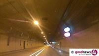 Im Michaeltunnel links und rechts gegen die Tunnelwand geschleudert - Alkohol und hoher Sachschaden