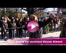 Ooser Umzug bei strahlend blauem Himmel | goodnews4-VIDEO-Reportage 