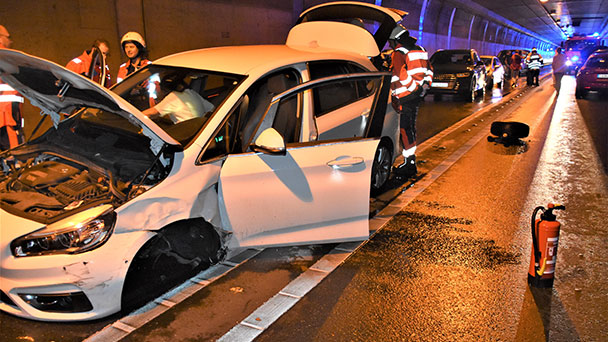 Zwei Verletzte nach Kollision im Baden-Badener Michaelstunnel – Vollsperrung gestern Abend