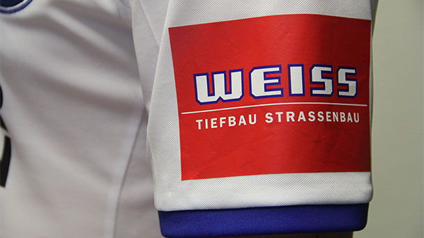 Finanzspritze aus Baden-Baden für Karlsruher Sport-Club - Baufirma Weiss als Sponsor auf KSC-Trikot - Roland Weiss: Beim "Wiederaufstieg helfen" Finanzspritze aus Baden-Baden für Karlsruher Sport-Club - Baufirma Weiss als Sponsor auf KSC-Trikot - Roland Weiss: Beim "Wiederaufstieg helfen"