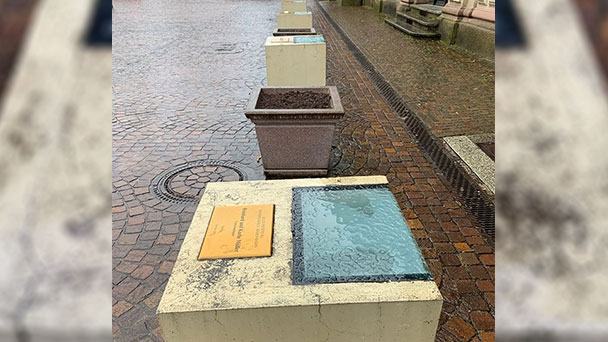 Festspielhaus-Verantwortliche reagieren – Bürgermeister Uhlig: „Frische Farbe ist schon bestellt oder schon im Haus“ Festspielhaus-Verantwortliche reagieren – Bürgermeister Uhlig: „Frische Farbe ist schon bestellt oder schon im Haus“